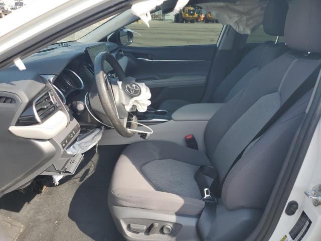 4T1C11AK8MU612036 - 2021 TOYOTA CAMRY LE WHITE photo 7