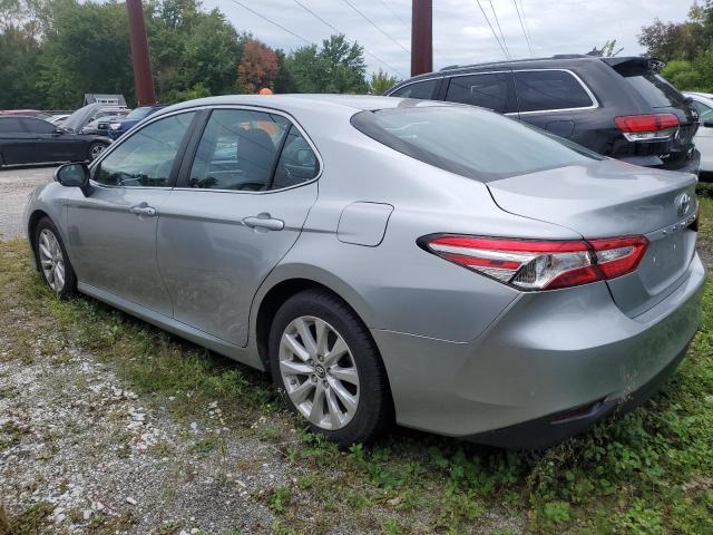 4T1B11HKXJU002197 - 2018 TOYT CAMRY L 银色 照片 3