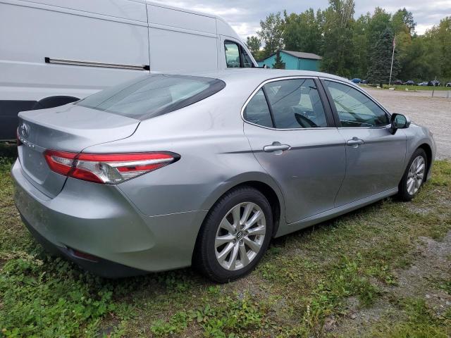 4T1B11HKXJU002197 - 2018 TOYT CAMRY L 银色 照片 4