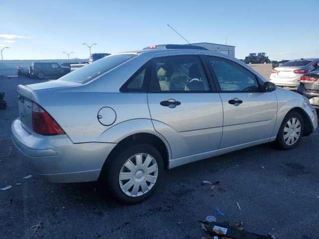 1FAFP34N56W168113 - 2006 FORD FOCUS ZX4 SILVER photo 3