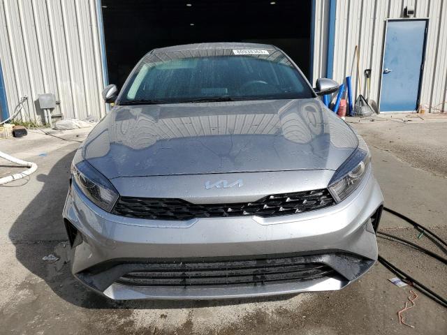 3KPF24AD3PE631372 - 2023 KIA FORTE LX GRAY photo 5