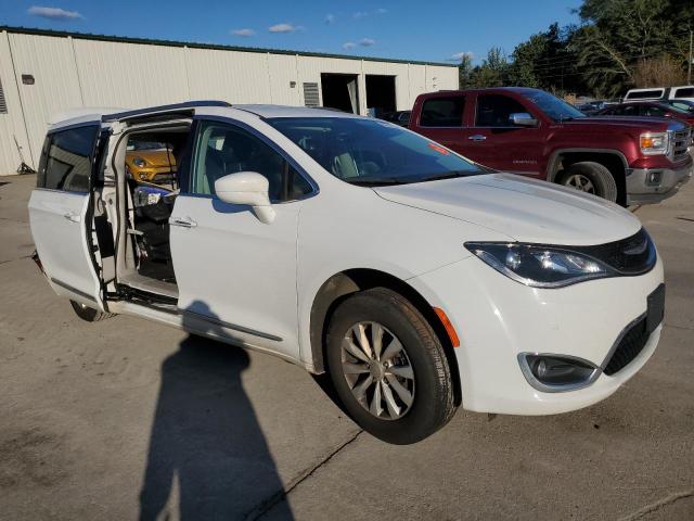 2C4RC1BG8KR665638 - 2019 CHRYSLER PACIFICA TOURING L WHITE photo 4