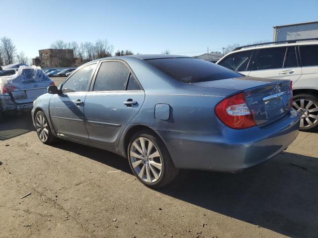 4T1BE32K42U565661 - 2002 TOYOTA CAMRY LE BLUE photo 2