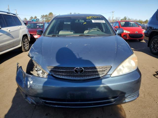 4T1BE32K42U565661 - 2002 TOYOTA CAMRY LE BLUE photo 5