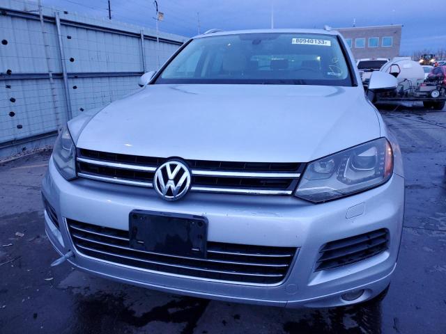 WVGFK9BP5BD003647 - 2011 VOLKSWAGEN TOUAREG V6 TDI SILVER photo 5