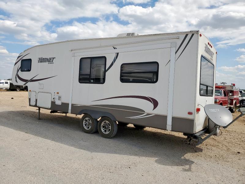 4YDF27527E7200215 - 2014 KEYSTONE HORNET WHITE photo 3