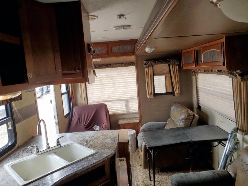 4YDF27527E7200215 - 2014 KEYSTONE HORNET WHITE photo 6