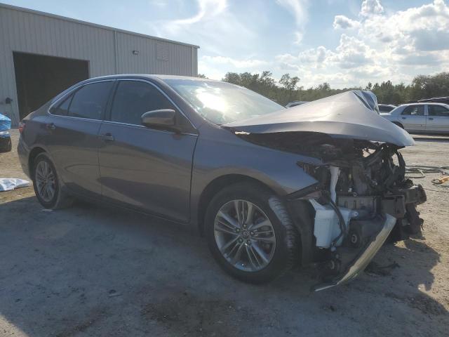 4T1BF1FK6HU276432 - 2017 TOYOTA CAMRY LE GRAY photo 4