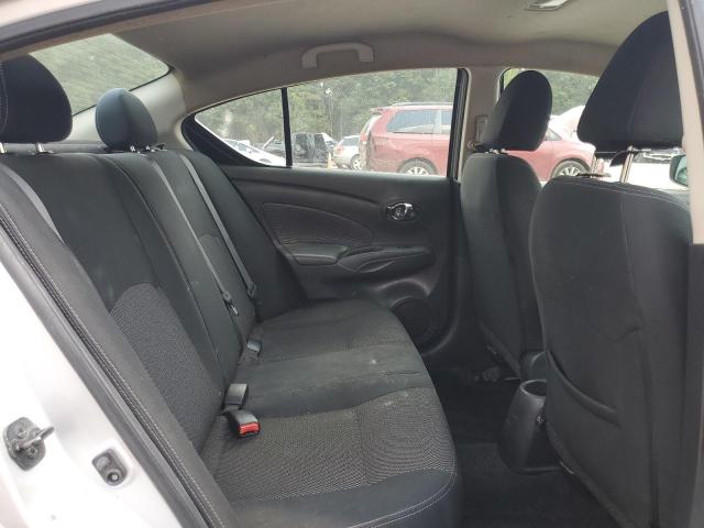 3N1CN7AP7KL853877 - 2019 NISSAN VERSA S Srebrny zdjęcie 10