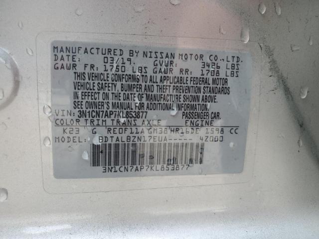 3N1CN7AP7KL853877 - 2019 NISSAN VERSA S Srebrny zdjęcie 12