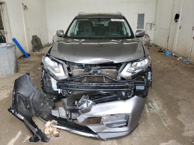 KNMAT2MV4JP593528 - 2018 NISSAN ROGUE S GRAY photo 5
