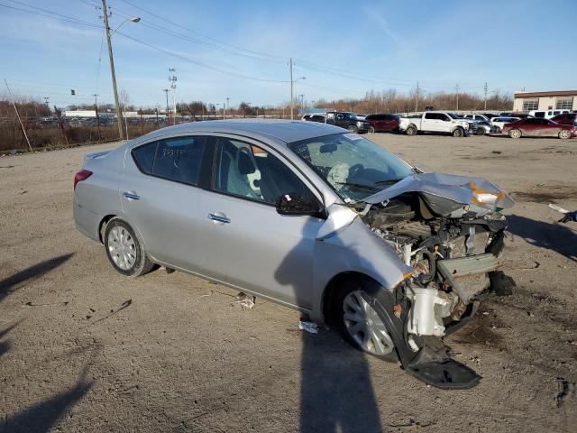 3N1CN7AP1GL853199 - 2016 NISSAN VERSA S SILVER photo 4