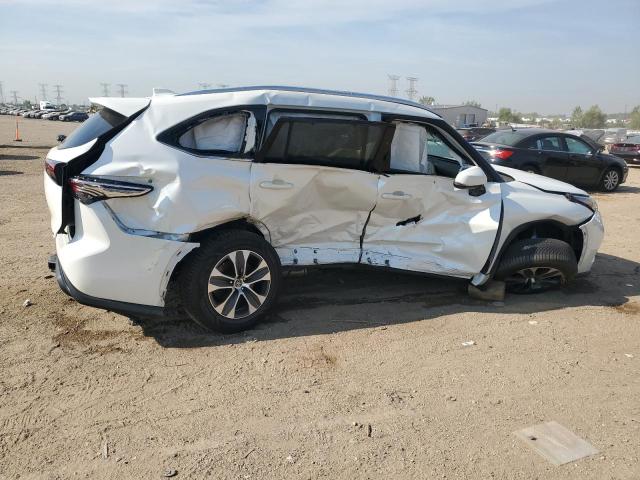 5TDGZRBH9MS552742 - 2021 TOYOTA HIGHLANDER XLE WHITE photo 3