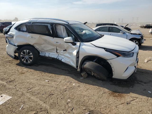 5TDGZRBH9MS552742 - 2021 TOYOTA HIGHLANDER XLE WHITE photo 4