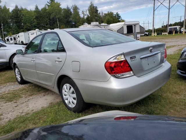 4T1BE32K65U558621 - 2005 TOYT CAMRY LE SILVER photo 3