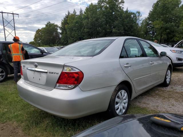 4T1BE32K65U558621 - 2005 TOYT CAMRY LE SILVER photo 4