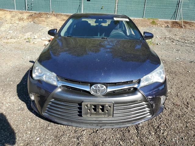 4T4BF1FK2FR483967 - 2015 TOYOTA CAMRY LE BLUE photo 5