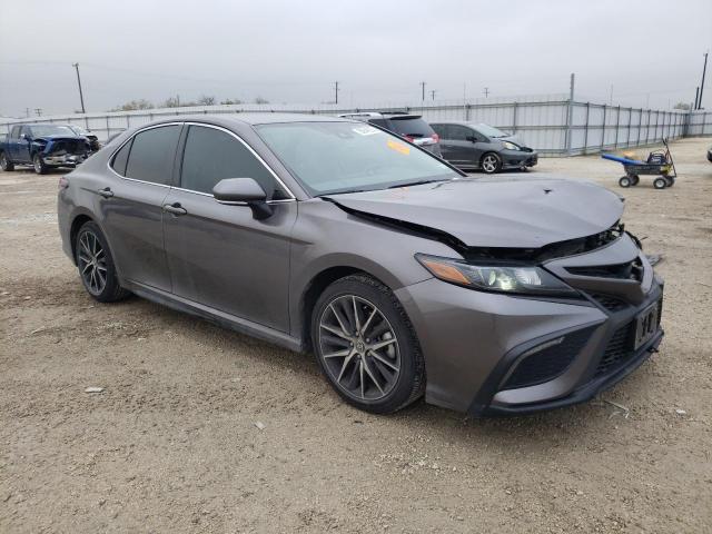 4T1T11AK9NU626576 - 2022 TOYOTA CAMRY SE GRAY photo 4