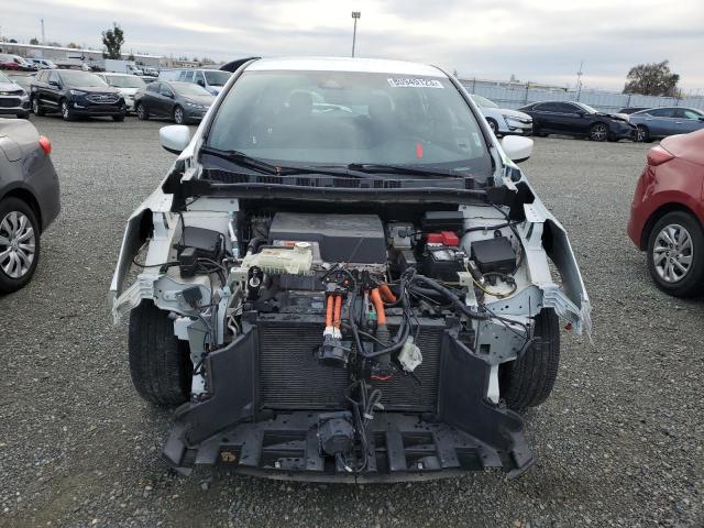 1N4AZ1CP4JC310621 - 2018 NISSAN LEAF S WHITE photo 5