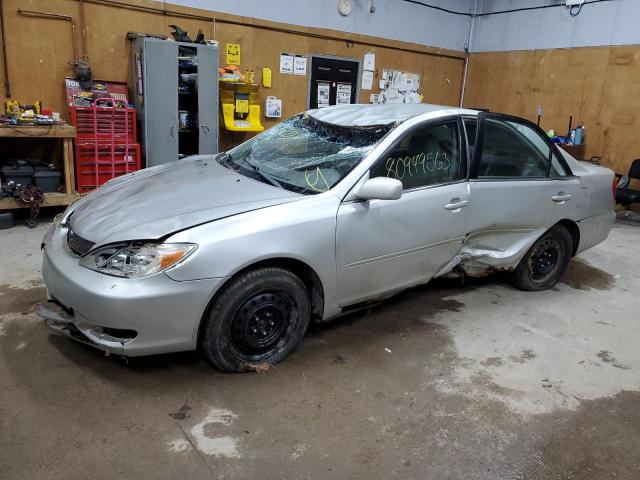 4T1BE32K52U533379 - 2002 TOYOTA CAMRY LE SILVER photo 1