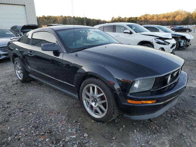 1ZVFT80N565214633 - 2006 FORD MUSTANG BLACK photo 4