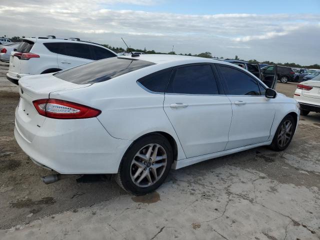 1FA6P0H70E5373482 - 2014 FORD FUSION SE WHITE photo 3