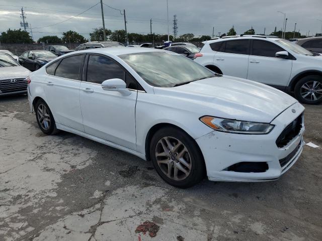 1FA6P0H70E5373482 - 2014 FORD FUSION SE WHITE photo 4