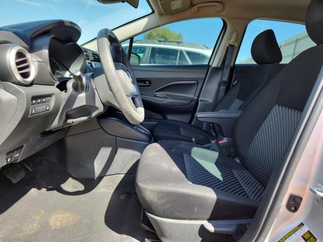 3N1CN8DV6ML895394 - 2021 NISSAN VERSA S 银色 照片 7