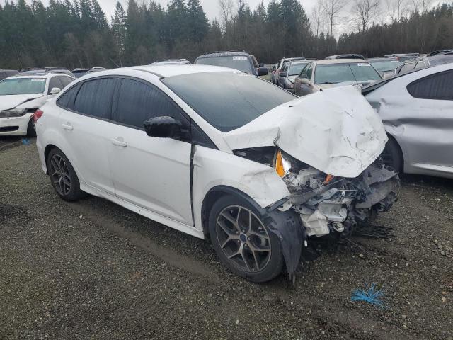 1FADP3F20FL232697 - 2015 FORD FOCUS SE WHITE photo 4