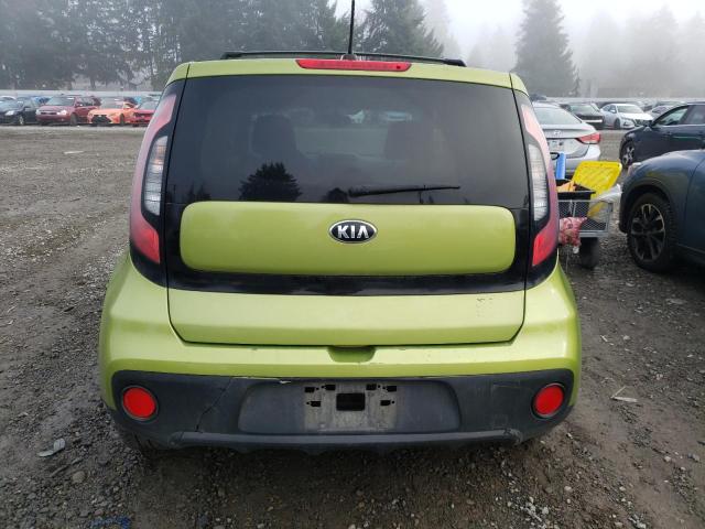 KNDJN2A20H7879083 - 2017 KIA SOUL GREEN photo 6