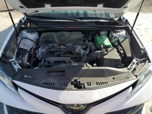 4T1B11HK8JU081305 - 2018 TOYOTA CAMRY L WHITE photo 11