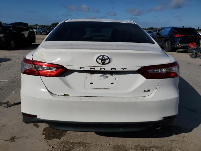 4T1B11HK8JU081305 - 2018 TOYOTA CAMRY L WHITE photo 6