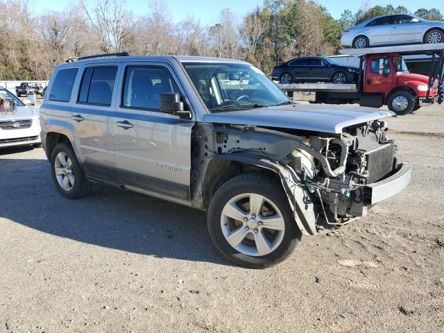 1C4NJRFB2HD174642 - 2017 JEEP PATRIOT LATITUDE SILVER photo 4