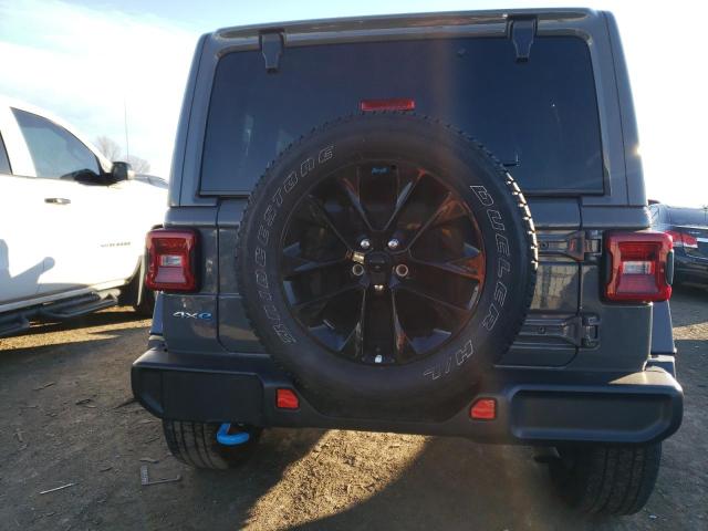 1C4JJXP67NW232216 - 2022 JEEP WRANGLER U SAHARA 4XE GRAY photo 6