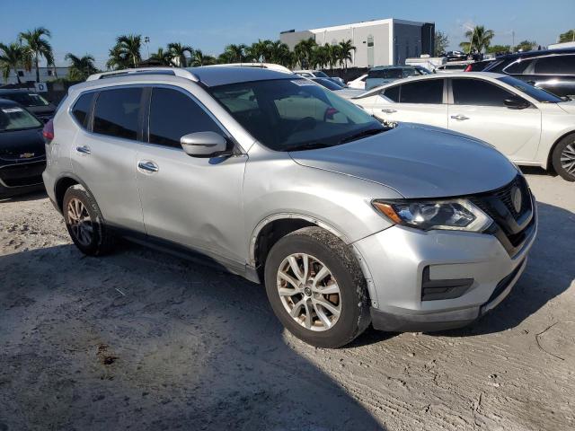 KNMAT2MV7JP528754 - 2018 NISSAN ROGUE S ვერცხლისფერი ფოტო 4