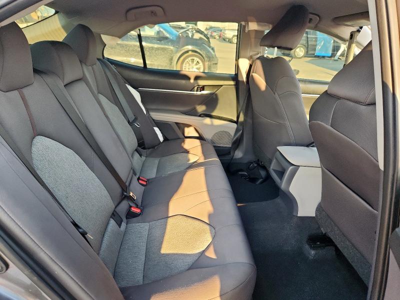 4T1B11HK7JU086253 - 2018 TOYOTA CAMRY L GRAY photo 10