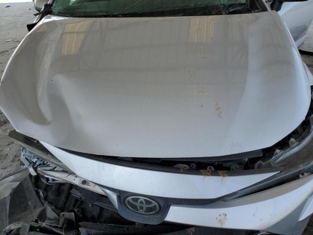 5YFEPMAE8NP336687 - 2022 TOYOTA COROLLA LE SILVER photo 11