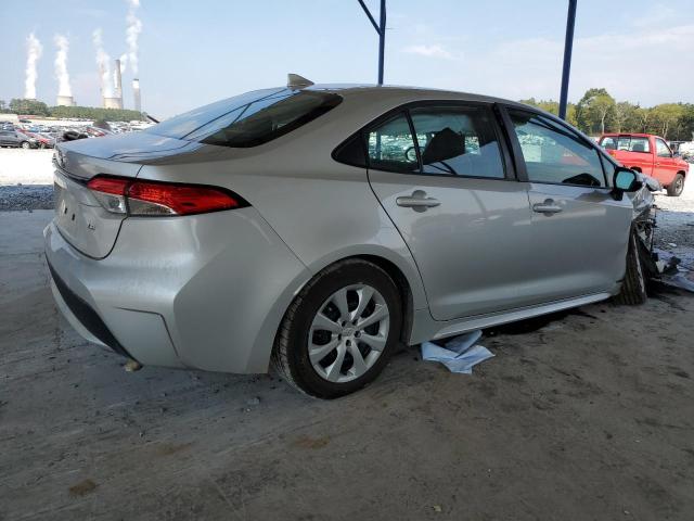 5YFEPMAE8NP336687 - 2022 TOYOTA COROLLA LE SILVER photo 3
