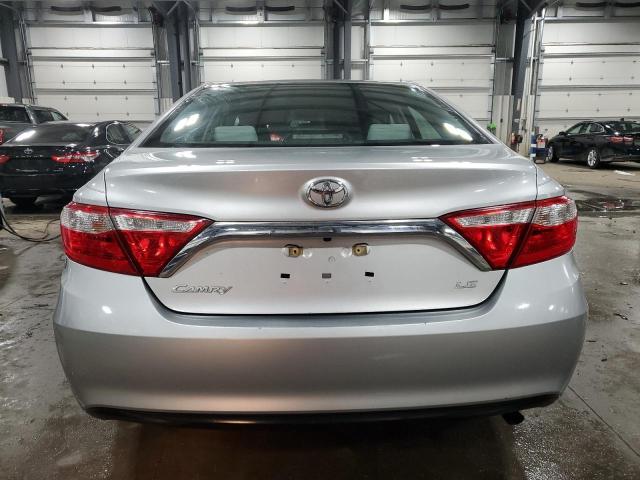 4T1BF1FK7HU434907 - 2017 TOYOTA CAMRY LE SILVER photo 6