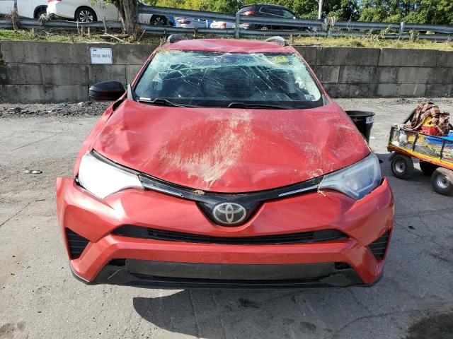 2T3BFREV6HW583911 - 2017 TOYOTA RAV4 LE Qırmızı foto 5