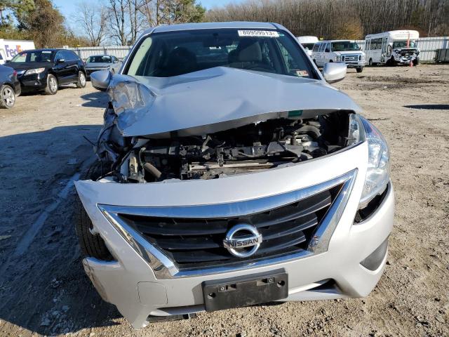 3N1CN7AP9KL829869 - 2019 NISSAN VERSA S SILVER photo 5