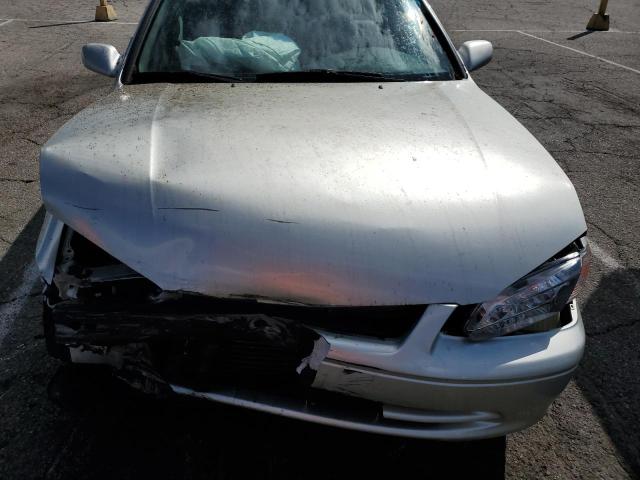 JT2BG22KX10568197 - 2001 TOYOTA CAMRY CE SILVER photo 11