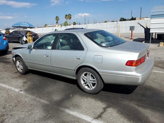 JT2BG22KX10568197 - 2001 TOYOTA CAMRY CE SILVER photo 2