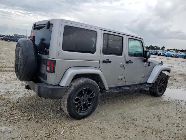 1C4BJWEG0HL620453 - 2017 JEEP WRANGLER U SAHARA SILVER photo 3