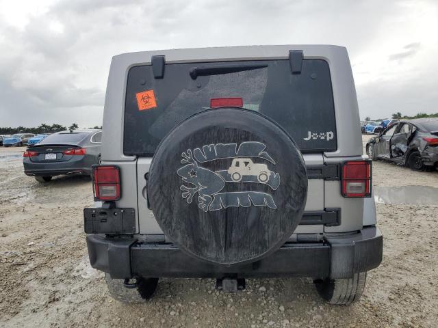 1C4BJWEG0HL620453 - 2017 JEEP WRANGLER U SAHARA SILVER photo 6