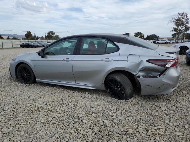 4T1K31AK1NU034689 - 2022 TOYOTA CAMRY XSE SILVER photo 2