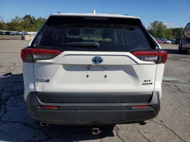 JTMR6RFV2LD005999 - 2020 TOYOTA RAV4 XLE WHITE photo 6
