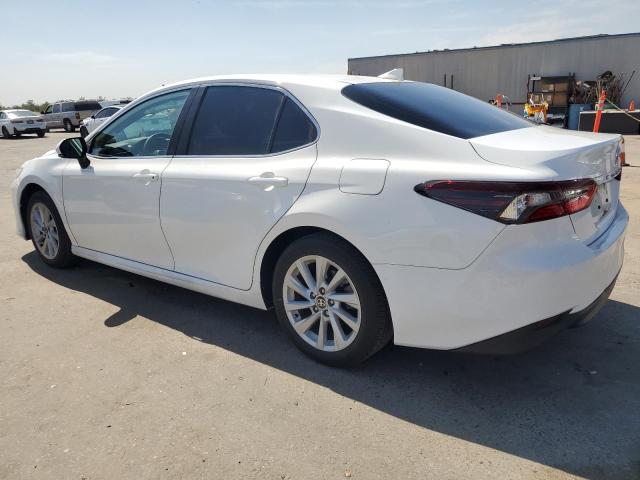 4T1C11AK0RU908580 - 2024 TOYOTA CAMRY LE WHITE photo 2