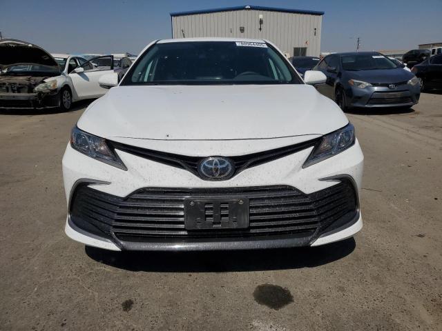 4T1C11AK0RU908580 - 2024 TOYOTA CAMRY LE WHITE photo 5