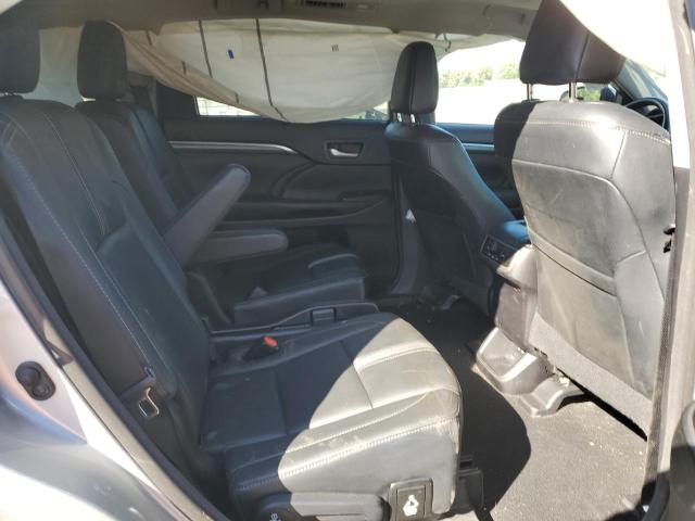 5TDJZRFH4HS385552 - 2017 TOYOTA HIGHLANDER SE 银色 照片 11